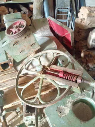 Sierra de cinta antigua