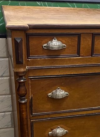 Cómoda antigua de madera