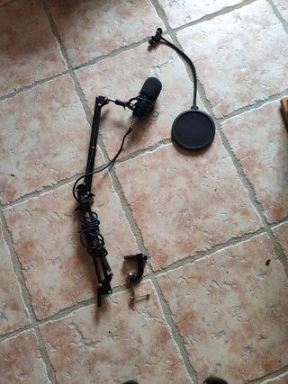 Microfono de grabación con brazo