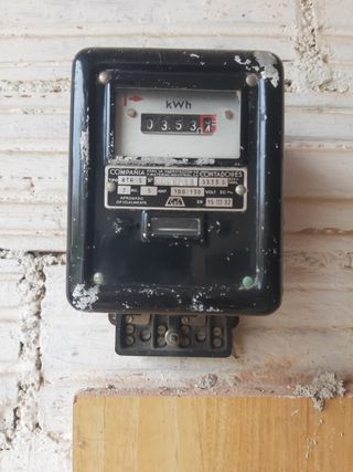 Contador electricidad antiguo