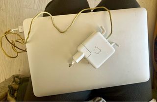 MacBook Air 11" caja y cargador original  NO ENVÍO