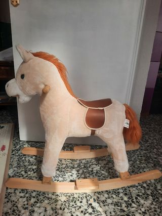 Caballo balancín infantil