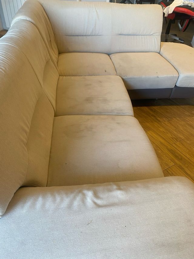 Divano angolare beige e marrone