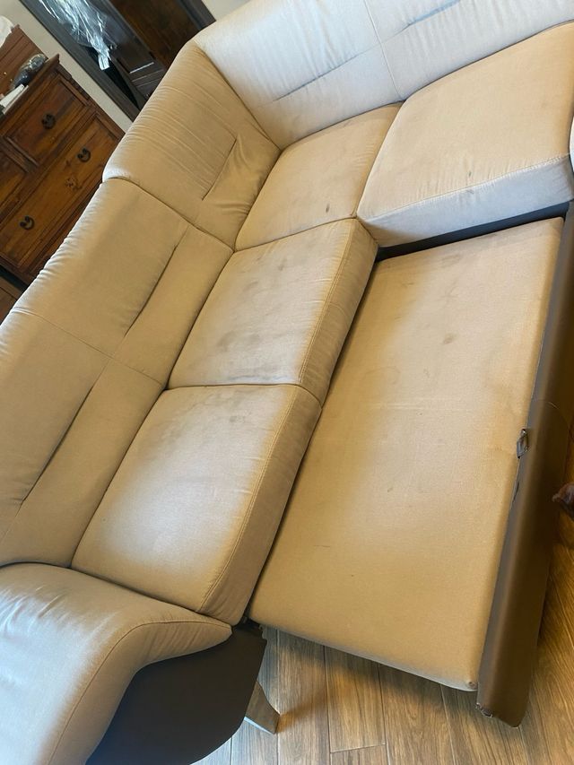 Divano angolare beige e marrone