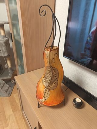 Lampara mesa cuero metal