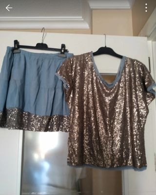 Conjunto falda-camiseta azul y dorada