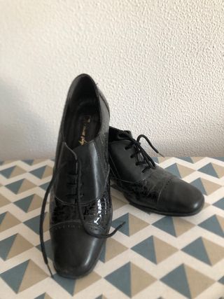 Zapatos negros de cordones
