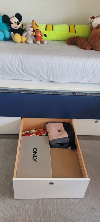 Cama nido azul y blanca
