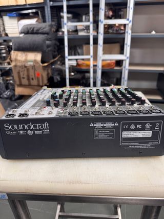 Mesa de mezclas Soundcraft Signature 12