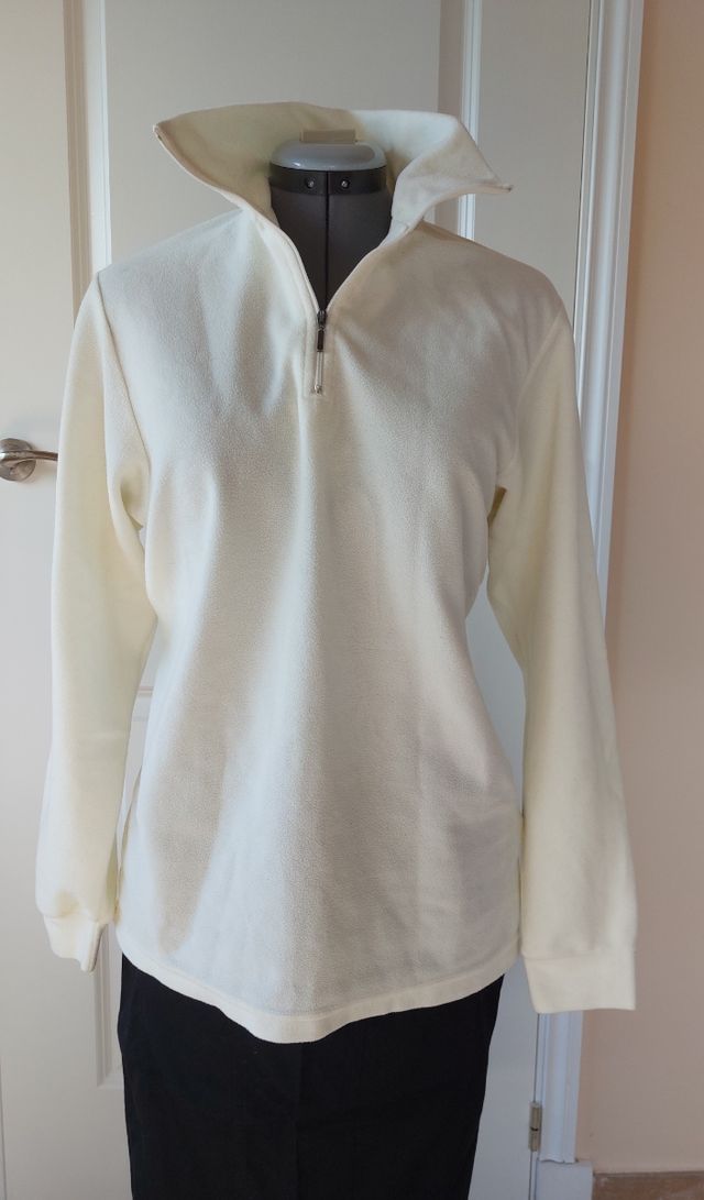 Polar fleece Brugi. Blanco roto, nata. 38-40.