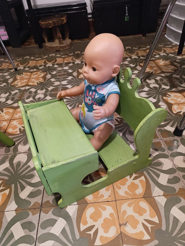 Muebles de madera para muñecas