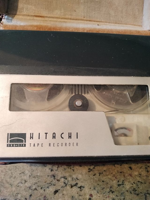 Magnetófono Hitachi antiguo