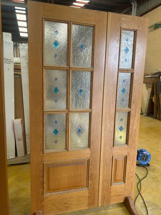 Puertas dobles madera, vidrio emplomado