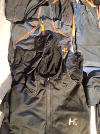 Ropa deportiva HE - 12 piezas + bolsa deporte.