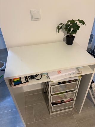 Escritorio blanco - sin usar