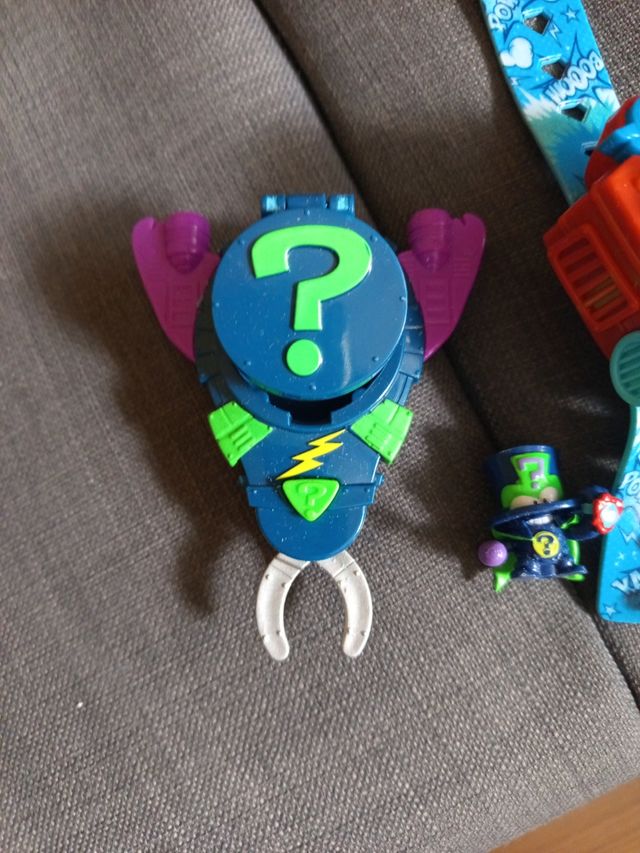 Superzings: Reloj y figuras