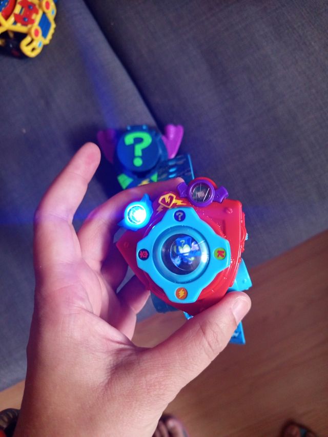 Superzings: Reloj y figuras