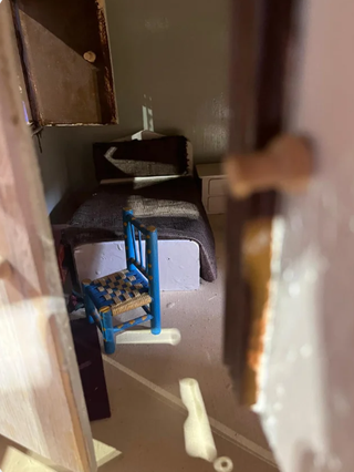 Casa muñecas con balcón