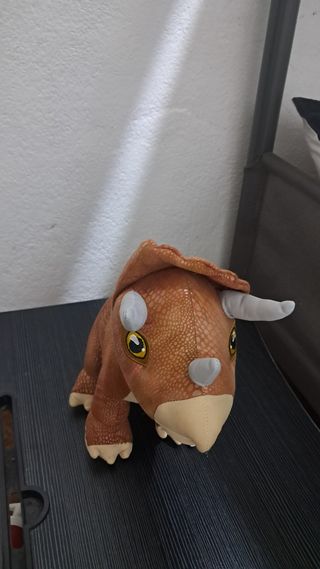 Dinossauros de peluche