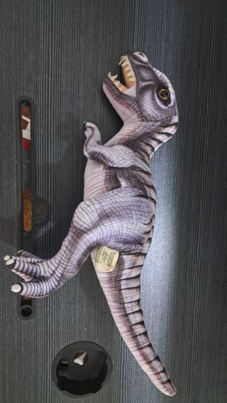 Dinossauros de peluche