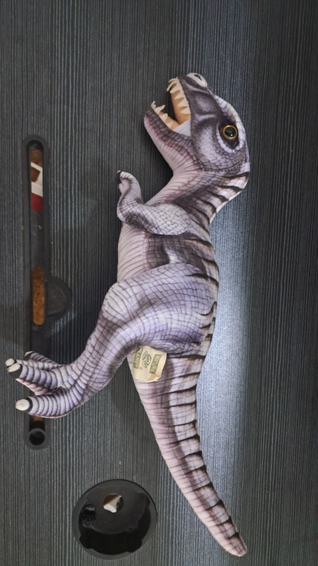 Dinossauros de peluche