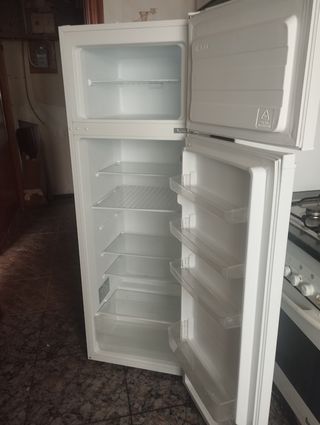 Nevera pequeña blanca 1,60 de altura