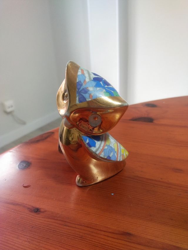 Elefante y gato de porcelana