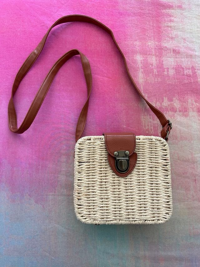 Bolso mimbre marrón beige