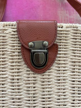 Bolso mimbre marrón beige