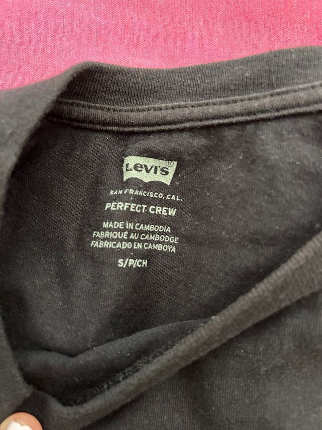 Camiseta Levi's negra talla S mujer