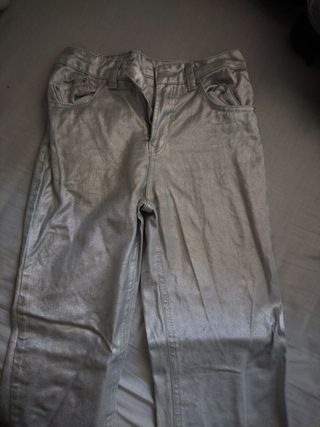 Jeans plateados efecto metalizado
