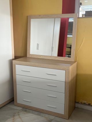 Cómoda con espejo nueva