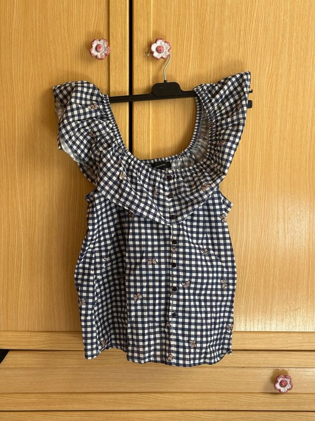 Blusa de cuadros azul marino y blanco con mariposa