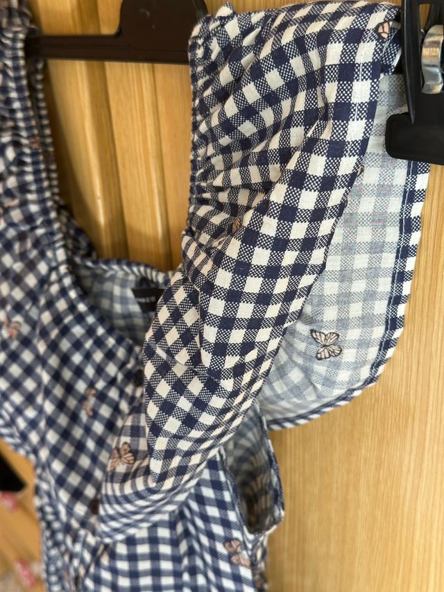 Blusa de cuadros azul marino y blanco con mariposa