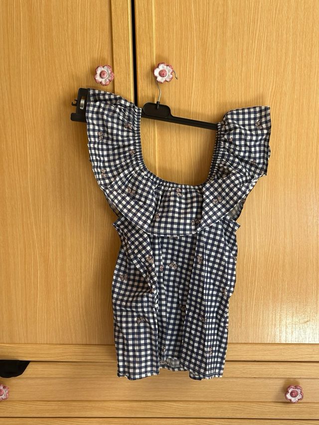 Blusa de cuadros azul marino y blanco con mariposa