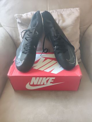 Botas fútbol Nike talla 44