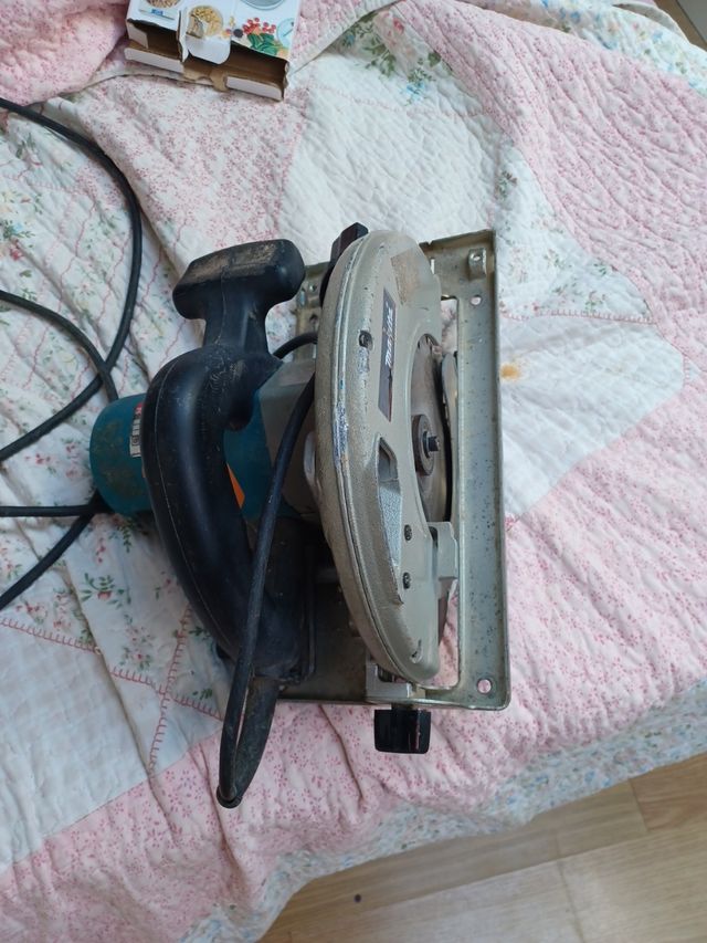 Sierra circular Makita usada