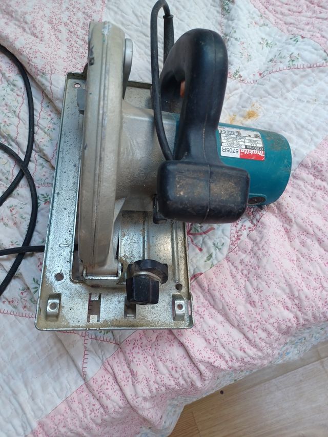 Sierra circular Makita usada