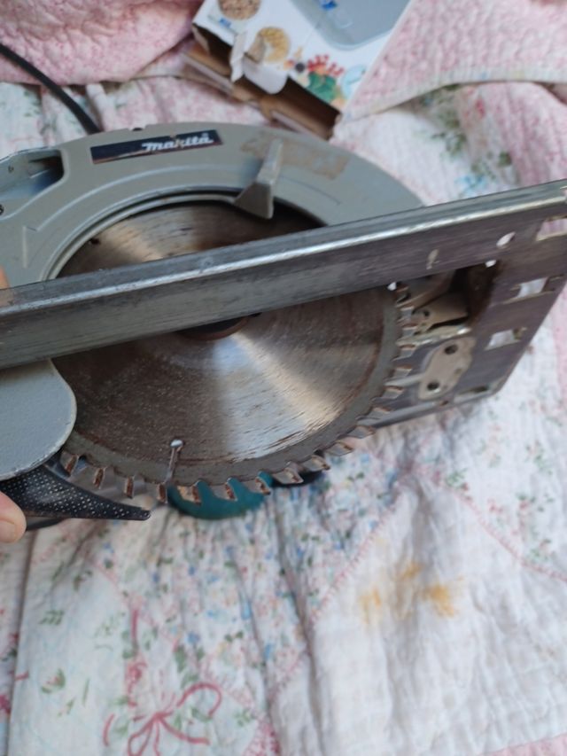 Sierra circular Makita usada