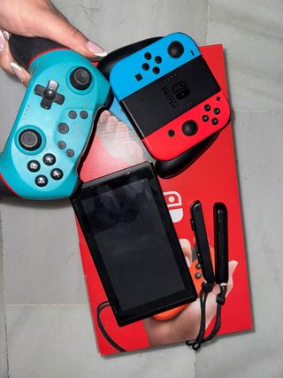 Nintendo Switch - Consola y mandos