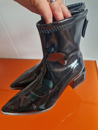 Botines negros de charol