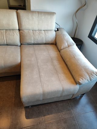 Sofá chaise longue con arcon abatible