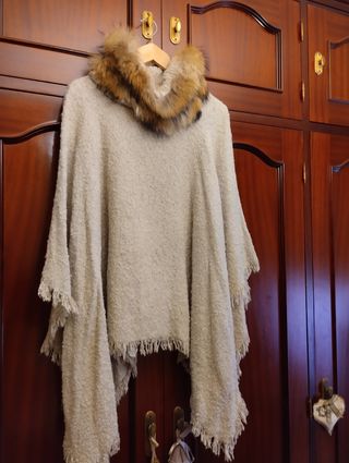 Poncho beige talla única - Cuello piel