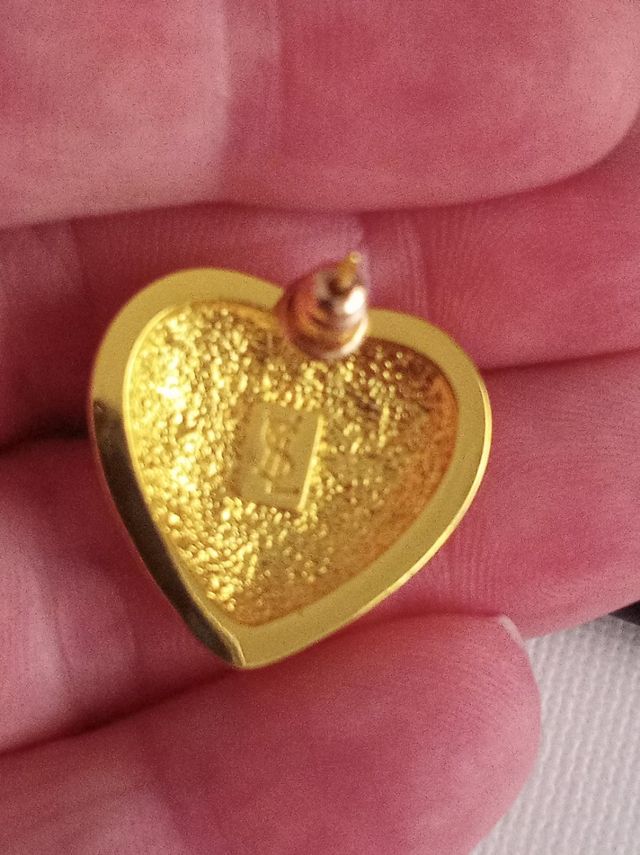 Pendientes corazón dorados .