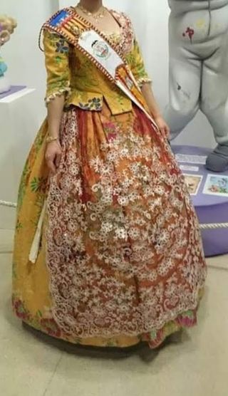 Traje Fallera Talla 36-38, mido 160, espardeñas 37