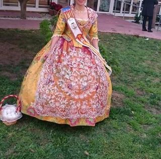 Traje Fallera Talla 36-38, mido 160, espardeñas 37