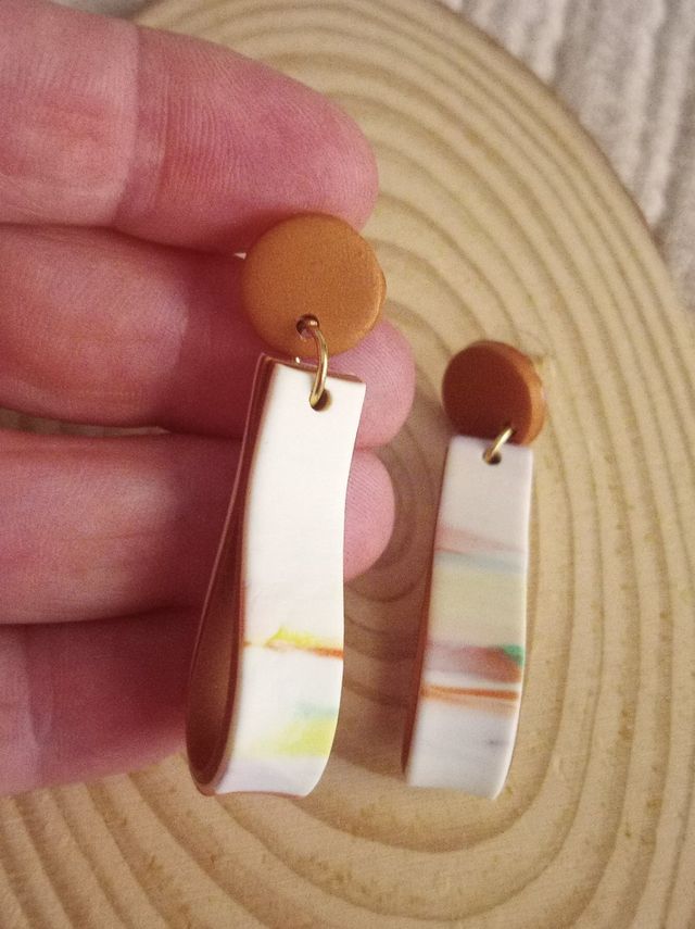 Pendientes resina marrón-blanco