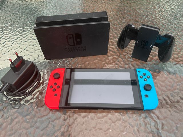 Nintendo Switch - Azul y Rojo