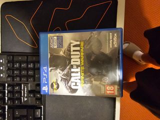 PS5 Blanca + mando+ juegos PS5 y PS4
Venta en Mano