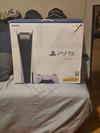PS5 Blanca + mando+ juegos PS5 y PS4
Venta en Mano